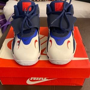Kid Sneaker / Brand New